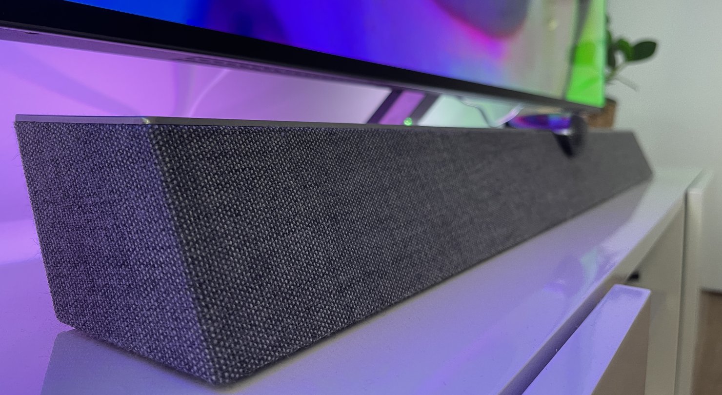 Philips 550LED935/12 nabízí skvěle řešený soundbar od Bowers & Wilkins